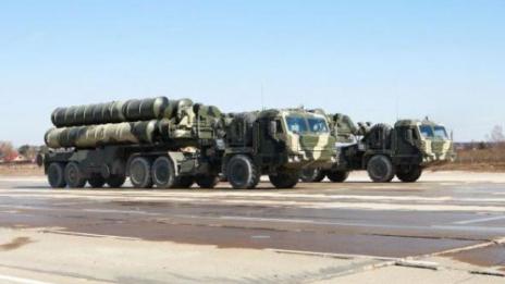 Русия прехвърля зенитни ракетни комплекси в база в Сирия