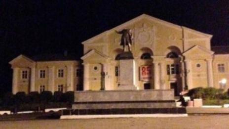  Арестуваха пиян руснак, отрязал главата на Ленин