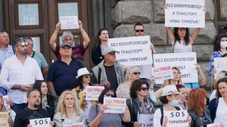 Туристическият бранш излиза на протест на жълтите павета