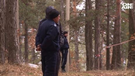 Повече от 4 часа полицаи претърсват района около село Луково 