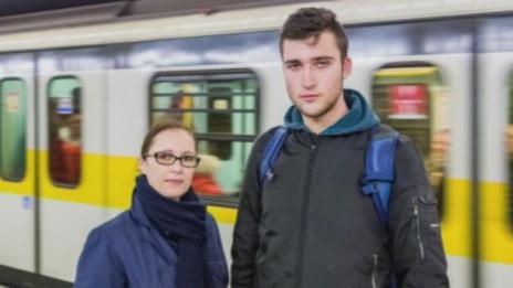 Младеж спаси дете в метрото в Милано