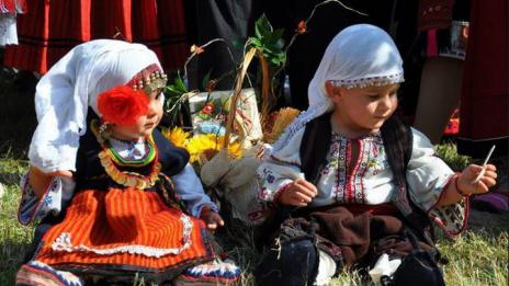 Осем състава участват във фолклорния фестивал във Варна