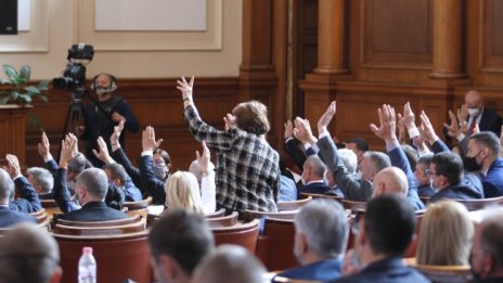 Ще намалят ли депутатите заплатите си?
