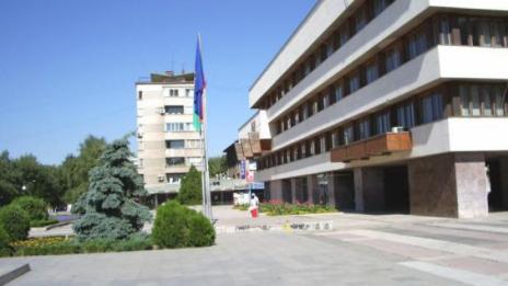 В Ямбол разпродават тролейбусни стълбове и контактна мрежа