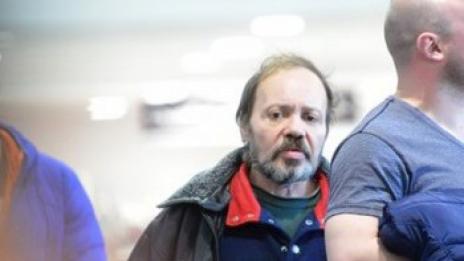 От конкурси за красота до шизофрения: Мъж тормози хубавици