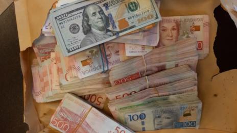 Митничари хванаха контрабандна валута за над 137 000 лв.