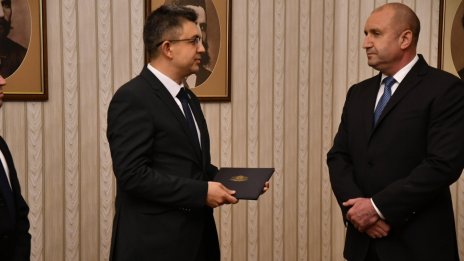 Николов отива при Радев точно в 17 часа