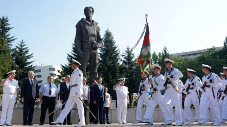 Варна почете паметта на Никола Вапцаров (СНИМКИ)