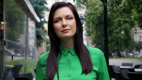Миска с непознати в колата! Не е виц, Калканджиева така го предпочита