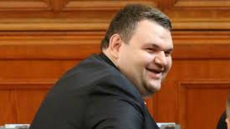 Пеевски разпродал дяловете си в три чуждестранни дружества