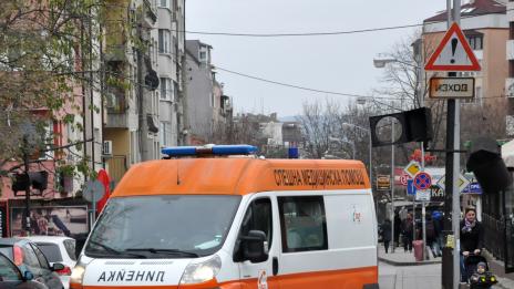 Млад шофьор потроши възрастна жена при движение на заден ход