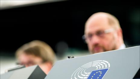 Европарламентът търси спешни мерки за овладяване на бежанската вълна