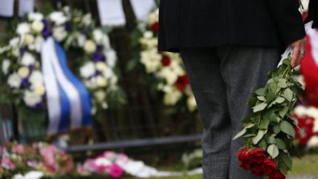 В Германия погребаха студентката, убита, след като защитила две момичета