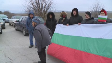 Жители на провадийски села на протест срещу опасно кръстовище