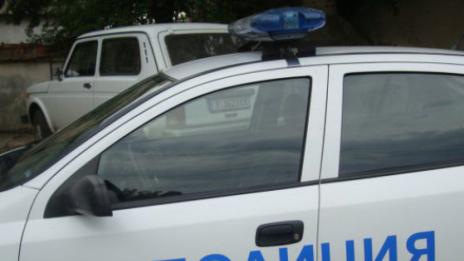 Полицията задържа трима българи за трафик на хора
