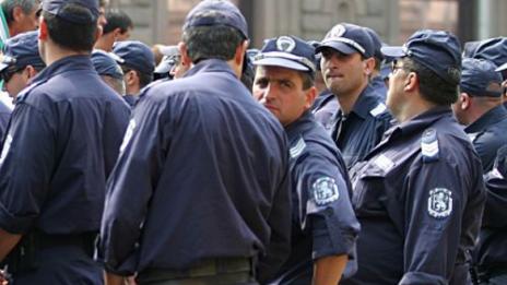 Полицаите излизат на протест за пари, започват от Варна