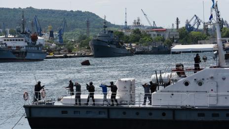 Обезвредиха терористи, завладели кораб на Морска гара във Варна