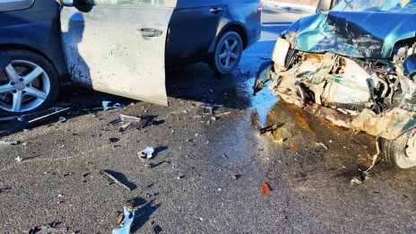 Меле с 3 коли край Шумен завърши с четирима души в болницата