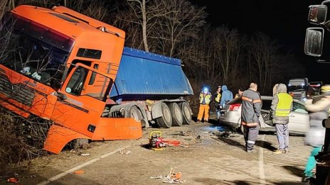 Македонски тир помля наш "Опел" до Благоевград. Има жертва