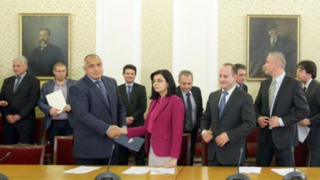 Освободиха 24 областни управители