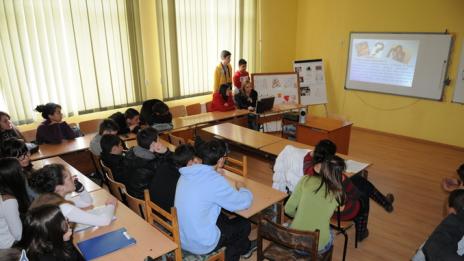 Ученици от столично школо гласуват на референдум днес
