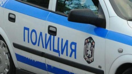 Мъж нападна полицай, искал му документите