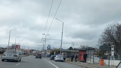 Ужасно! Труп на мъж открит край автобусна спирка "Тих труд" във Варна