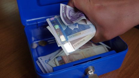 Съдят управител на магазин във Варна, присвоявал пари от оборота