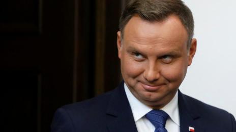 Европейският съд нареди Полша да спре закона, принуждаващ съдии да се пенсионират