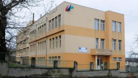 Директорката на училището в Дебелт напуска