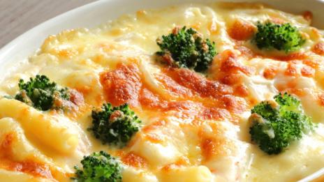 Макарони с кашкавал и броколи на фурна