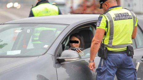 Закопчаха 42-годишна варненка с дрога зад волана