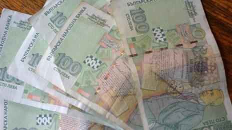 Спипаха 41-годишен с 60 бона и злато от ало измама 