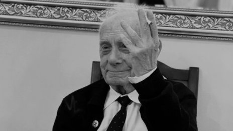 Почина Найден Вълчев - поетът зад емблематичната "Една българска розa"