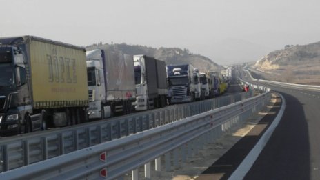 Спират камионите по най-натоварените пътища днес