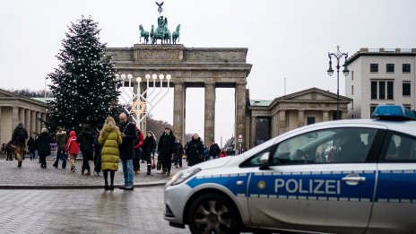 Мъж беше намушкан с нож при Мемориала на Холокоста в Берлин