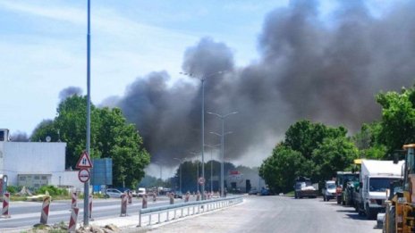 Голям пожар на крайезерния път на Варна