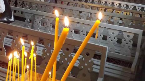 Наказват монаси заради непристойно поведение