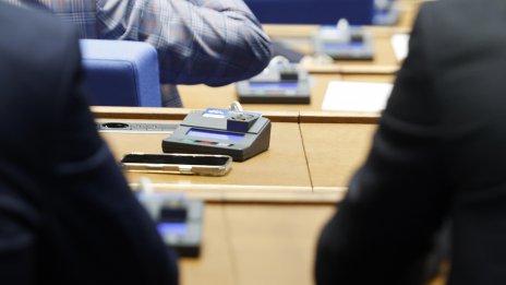 Депутатите единодушно пратиха Бюджет 2026 в историята 