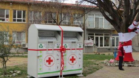 В специални контейнери варненци ще могат да даряват старите си дрехи