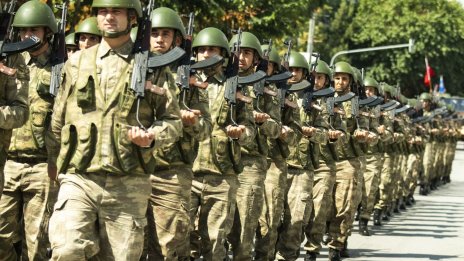 Управляващите искат военно обучение за българските граждани
