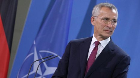 Столтенберг плаши: Русия може да използва химическо оръжие