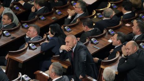 Минималната пенсия скача с 3 лв. догодина, майчинството замръзва