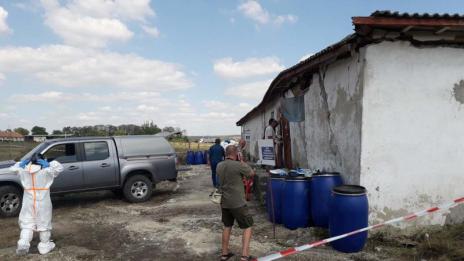Унищожават 32 т опасни пестициди край село Неофит Рилски