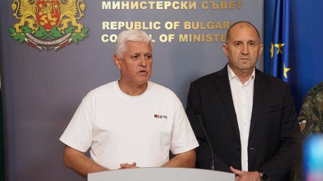Министърът на отбраната: Усилихме наблюденията върху въздушното пространство, както и охраната