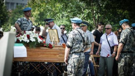 Стотици изпратиха пилотите, загинали край Крумово