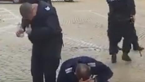 Полицаи се самообгазиха на протест в София