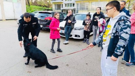 Открит урок за екипната работа на кучета и полицаи ще се проведе във Варна