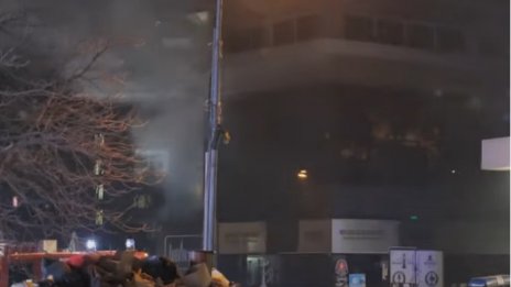 Пожари белязаха новогодишната нощ (ВИДЕО)