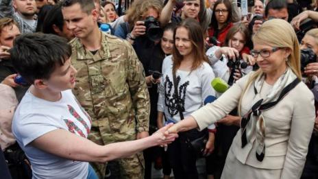 Световни лидери приветстваха освобождаването на Надя Савченко